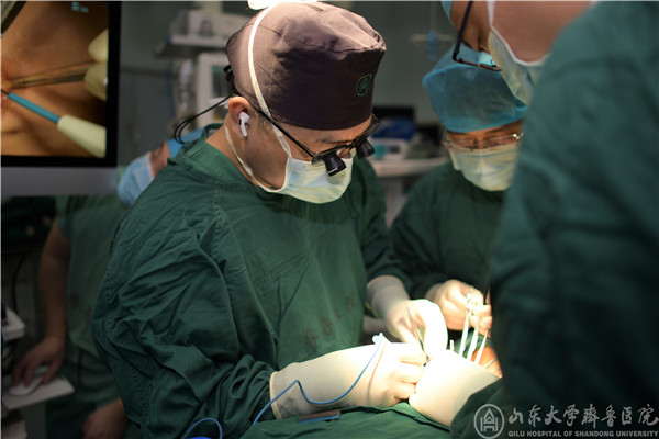 中华耳鼻咽喉头颈外科手术直播间（济南站）在医院成功举办