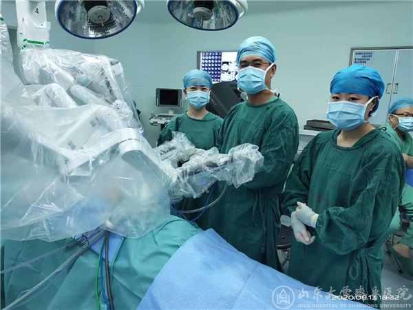 泌尿外科二区史本康教授团队顺利开展达芬奇机器人复杂肾肿瘤肾部分切除术及肾根治性切除术