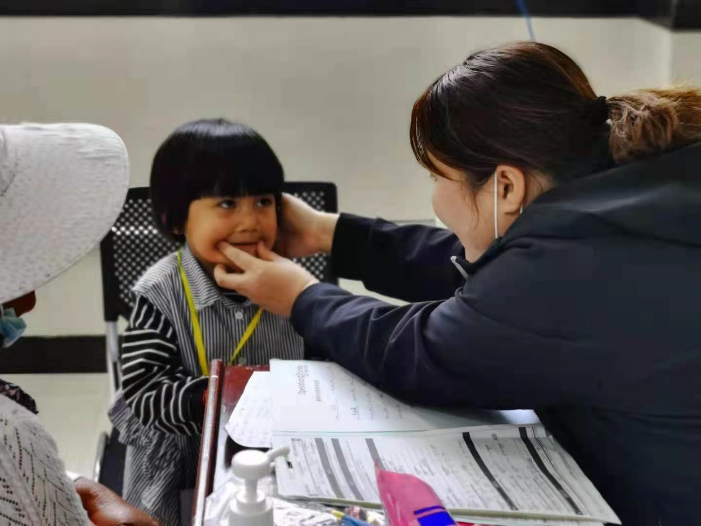 让微笑绽放：凤凰网“益童计划”在临夏救助56名唇腭裂患儿